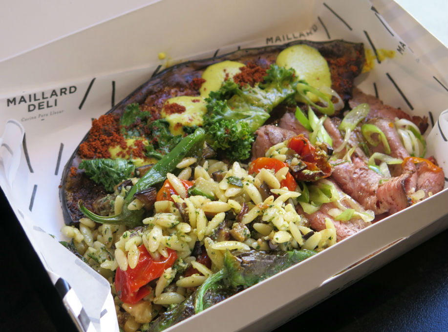 A la hora de almuerzo, por $7.000, puedes escoger tres opciones. Foto: C. G.